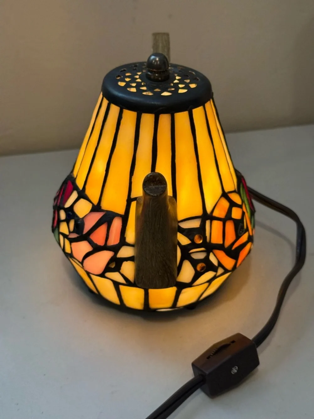 Vintage Tiffany Style Teapot Lamp Stained Glass Table Accent Lamp ~6.5”H Grandma